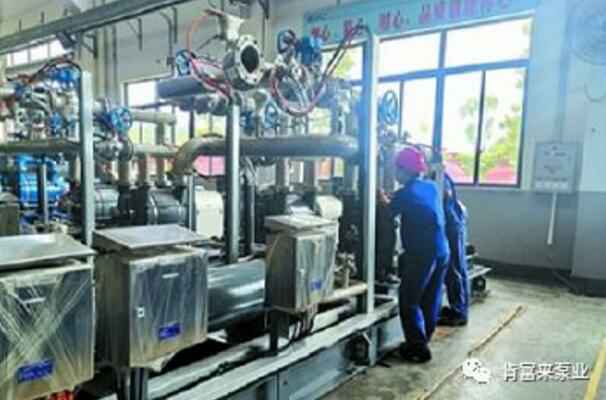星空官方站登录入口-星空online(中国)生产线员工正在组装化工成套机组