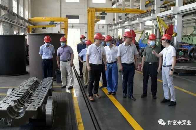 董事长、总经理陈迪，党委副书记黎宇明陪同调研组一行参观星空官方站登录入口-星空online(中国)展览室